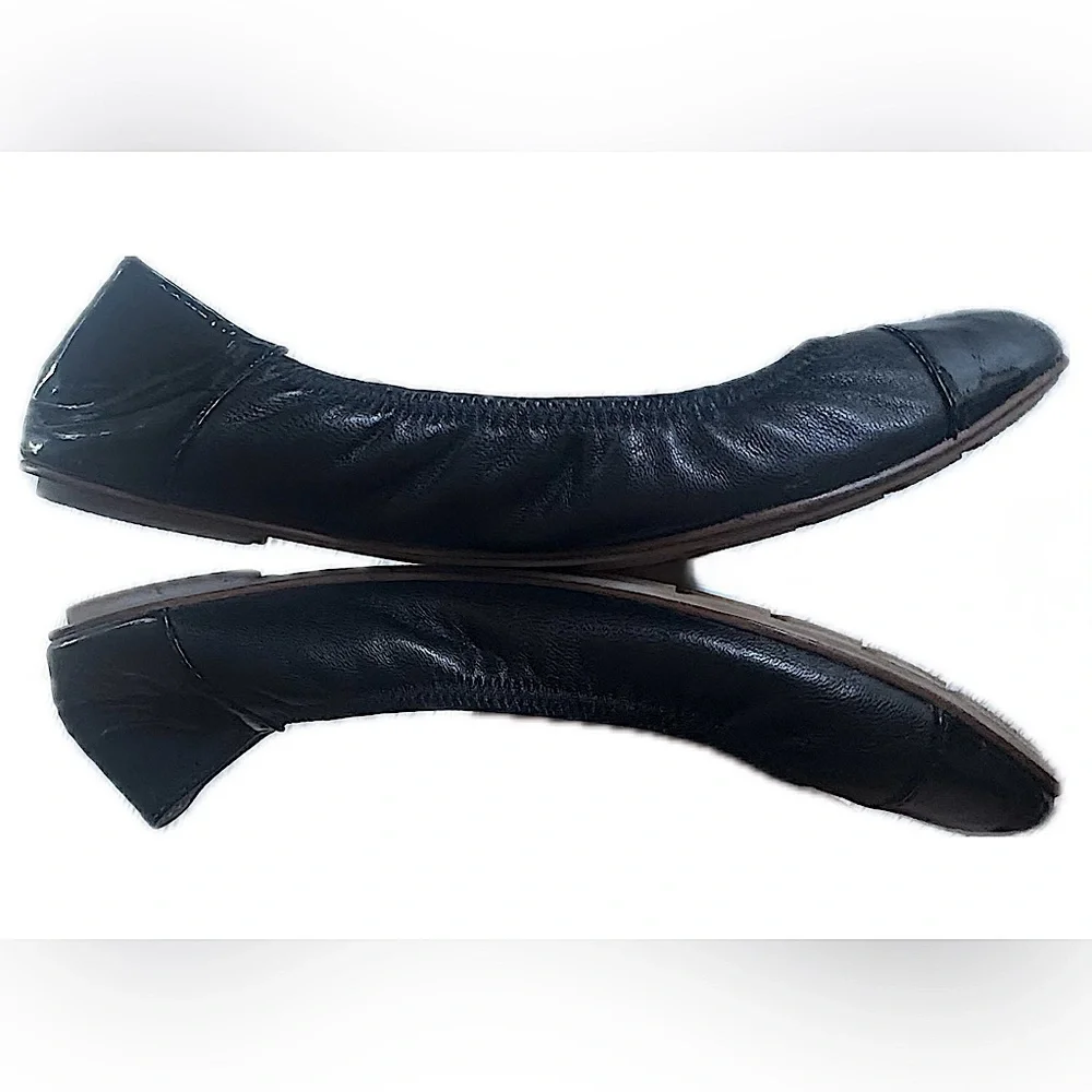 Michael Kors Ballet Flats Black Leather with Patent Leather detail  7.5